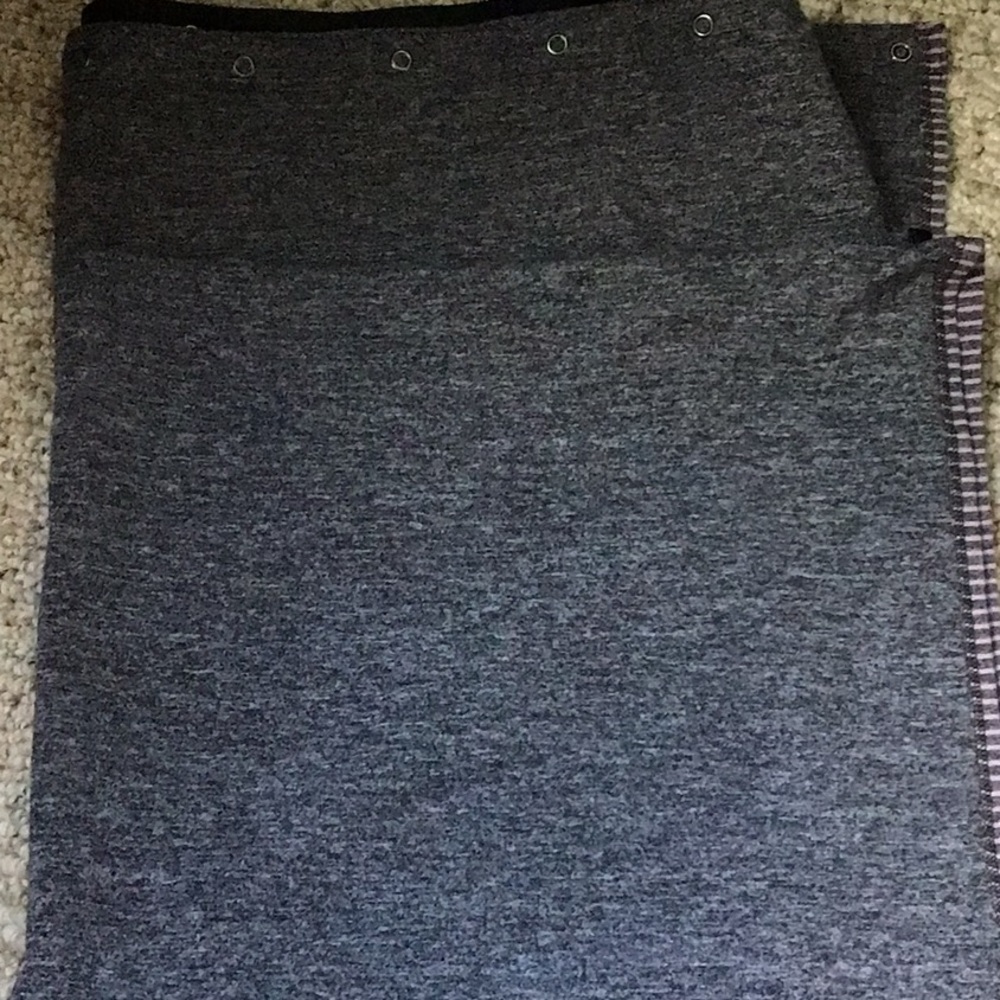 Lululemon. Vinyasa Scarf. Hyper Stripe Mauvelous. - Picture 7 of 7